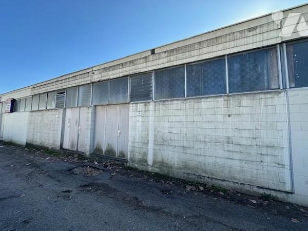 Local mixte Entrepôt - Bureaux de 106.52 m²