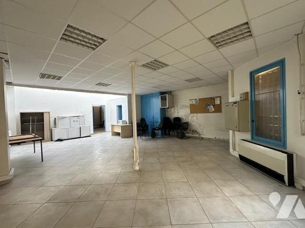 Local mixte Entrepôt - Bureaux de 106.52 m²
