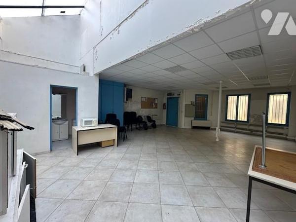 Local mixte Entrepôt - Bureaux de 106.52 m²