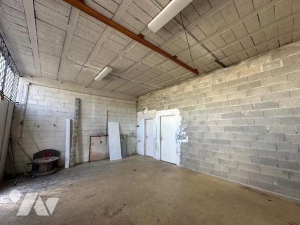 Local mixte Entrepôt - Bureaux de 106.52 m²