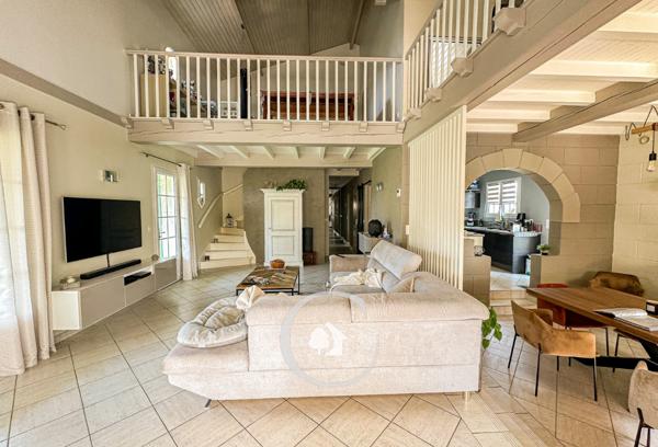 Saint-Germain-du-Puch (33750) VILLA T5 - 5 CHAMBRES - PISCINE - STUDIO INDEPENDANT - GARAGE XL