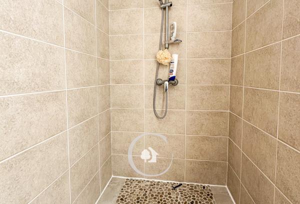 Saint-Germain-du-Puch (33750) VILLA T5 - 5 CHAMBRES - PISCINE - STUDIO INDEPENDANT - GARAGE XL