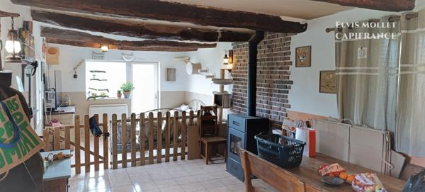 Corps de ferme avec source naturelle et 2,6 ha de terrain – Limans