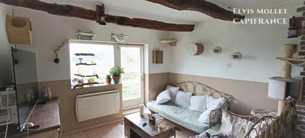 Corps de ferme avec source naturelle et 2,6 ha de terrain – Limans