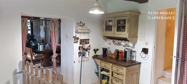 Corps de ferme avec source naturelle et 2,6 ha de terrain – Limans