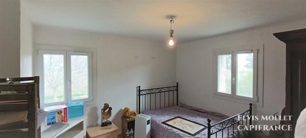 Corps de ferme avec source naturelle et 2,6 ha de terrain – Limans