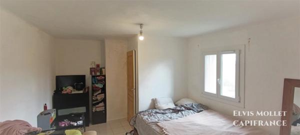 Corps de ferme avec source naturelle et 2,6 ha de terrain – Limans