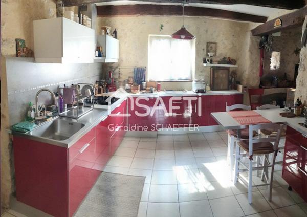 Mas en pierre de 240 m2 , jardin de 2430m2, Véranda, Garages