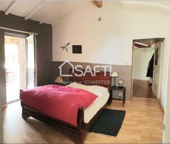 Mas en pierre de 240 m2 , jardin de 2430m2, Véranda, Garages