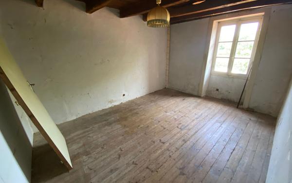 Maison à vendre    3 pièces •  Chamboret