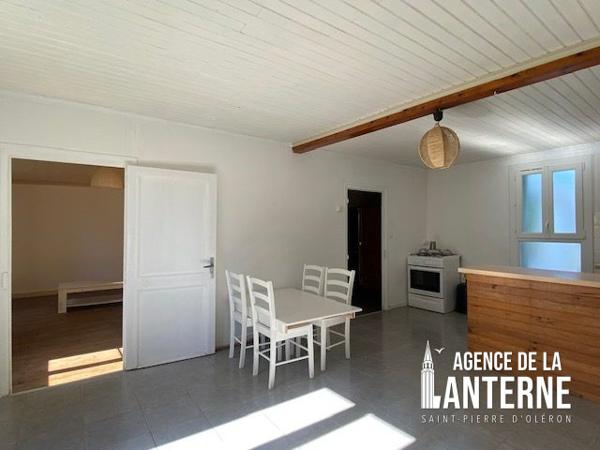 SAINT-PIERRE D'OLERON (CÔTE EST) - DEUX MAISONS DE 84 M² et 63 M² - TERRAIN DE 2625 M²