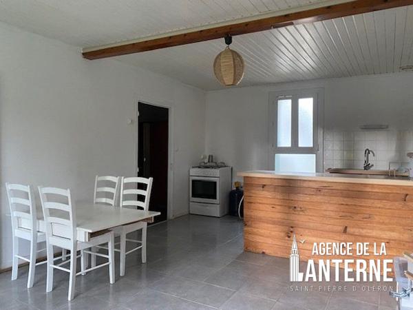 SAINT-PIERRE D'OLERON (CÔTE EST) - DEUX MAISONS DE 84 M² et 63 M² - TERRAIN DE 2625 M²