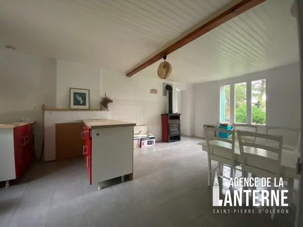 SAINT-PIERRE D'OLERON (CÔTE EST) - DEUX MAISONS DE 84 M² et 63 M² - TERRAIN DE 2625 M²