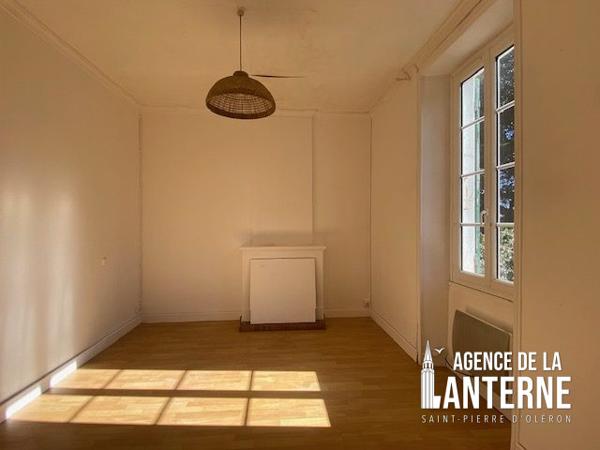 SAINT-PIERRE D'OLERON (CÔTE EST) - DEUX MAISONS DE 84 M² et 63 M² - TERRAIN DE 2625 M²