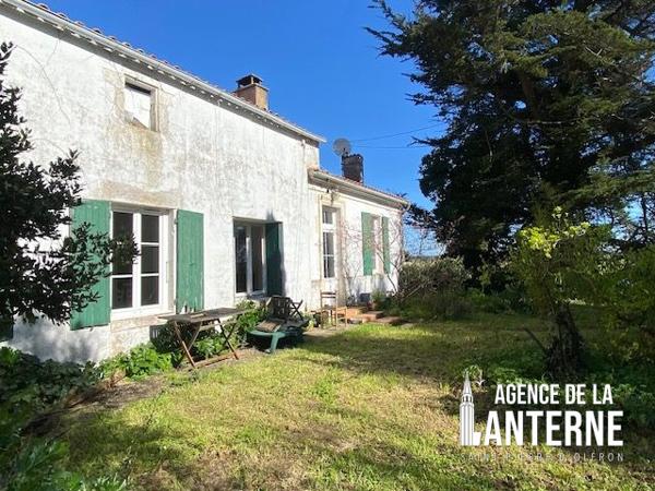 SAINT-PIERRE D'OLERON (CÔTE EST) - DEUX MAISONS DE 84 M² et 63 M² - TERRAIN DE 2625 M²