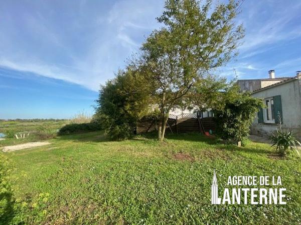 SAINT-PIERRE D'OLERON (CÔTE EST) - DEUX MAISONS DE 84 M² et 63 M² - TERRAIN DE 2625 M²