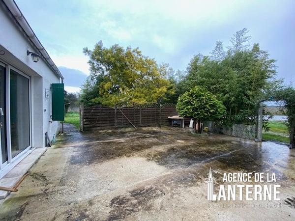 SAINT-PIERRE D'OLERON (CÔTE EST) - DEUX MAISONS DE 84 M² et 63 M² - TERRAIN DE 2625 M²
