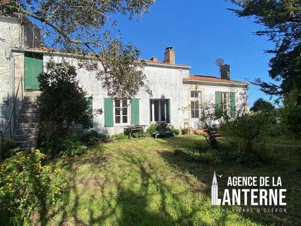 SAINT-PIERRE D'OLERON (CÔTE EST) - DEUX MAISONS DE 84 M² et 63 M² - TERRAIN DE 2625 M²