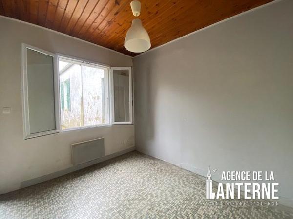 SAINT-PIERRE D'OLERON (CÔTE EST) - DEUX MAISONS DE 84 M² et 63 M² - TERRAIN DE 2625 M²