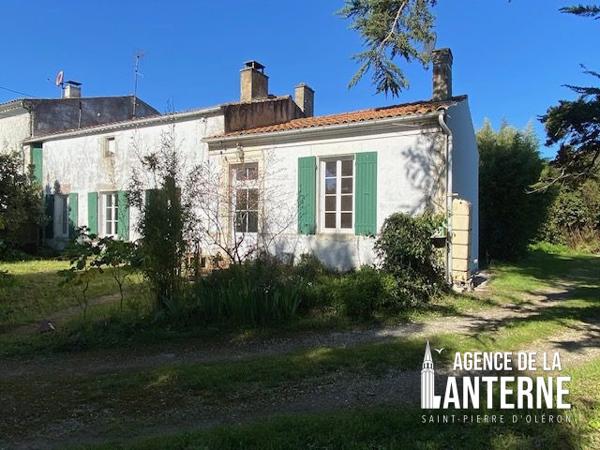 SAINT-PIERRE D'OLERON (CÔTE EST) - DEUX MAISONS DE 84 M² et 63 M² - TERRAIN DE 2625 M²