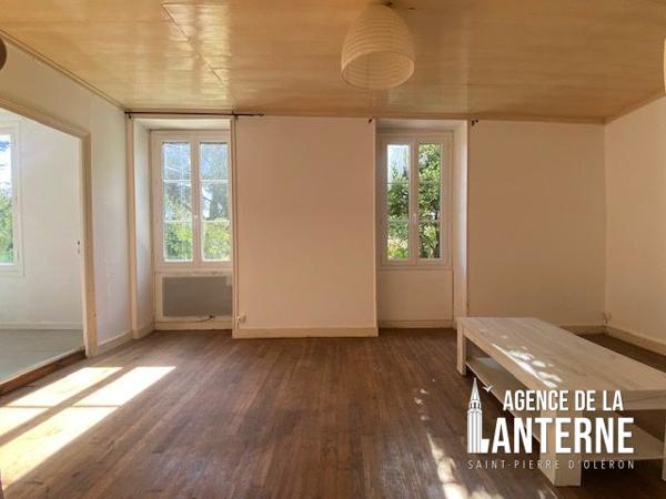 SAINT-PIERRE D'OLERON (CÔTE EST) - DEUX MAISONS DE 84 M² et 63 M² - TERRAIN DE 2625 M²