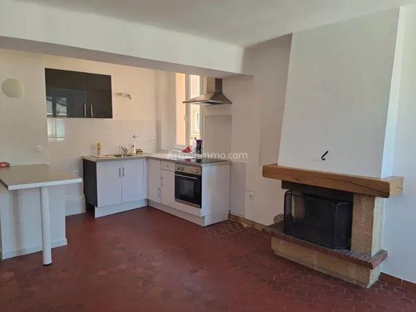 Location                                                      Appartement
                        
                     3 pièces                      52 m2                     à Salernes