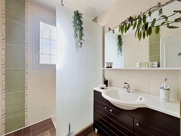 ST BARTHÉLEMY MAISON NON MITOYENNE 3 CHAMBRES EN RDC JARDIN GARAGE GRENIERS Saint barthelemy d anjou