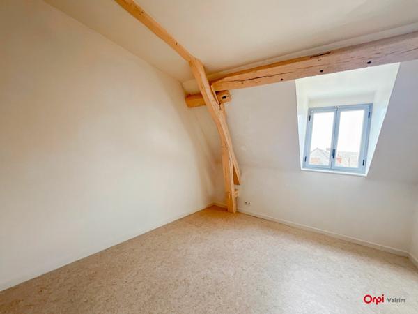 Appartement à louer    3 pièces • 50,12 m2 Toury
