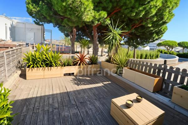 GARD (30) LE GRAU DU ROI (30340) à vendre Appartement 2 pièces de 36 m 2 avec petite vue Mer à rafraîchir.