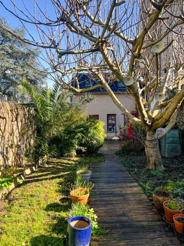 A Vendre, Maison, 7 pièces, 4 chambres, 143m2 habitable, 160m2 au sol, Coeur de Doutre, Angers, Grenier aménageable, Dépendance, Jardin