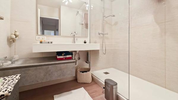 Superbe T4 Moderne avec Grande Terrasse – Proche Centre & Tramway