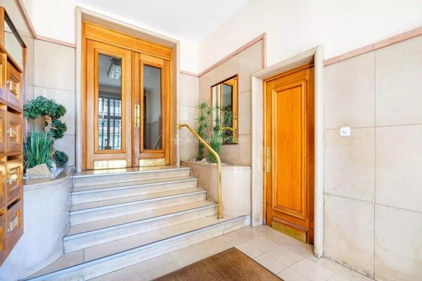 Vente                                                      Appartement
                        
                     4 pièces                      112 m2                     à Lyon 6