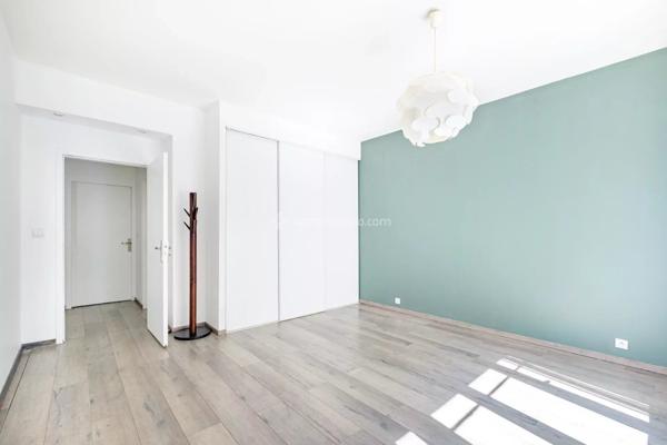 Vente                                                      Appartement
                        
                     4 pièces                      112 m2                     à Lyon 6