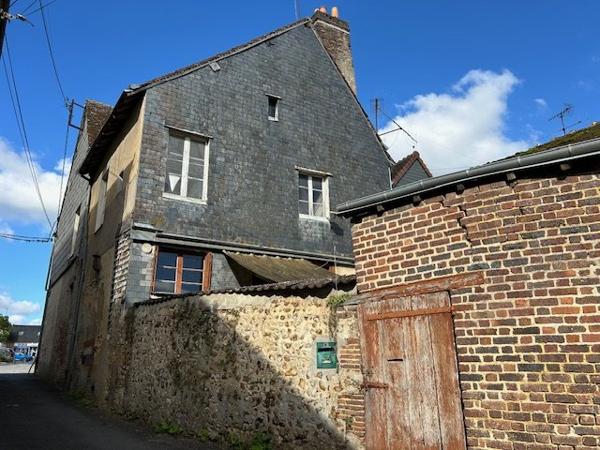 Maison de ville à LA BAZOCHE GOUET (28330)