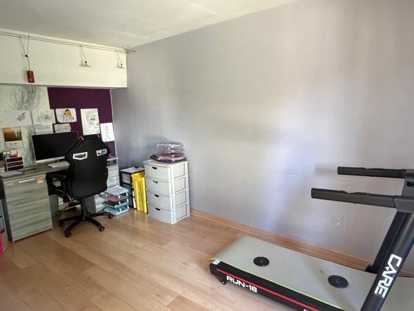 LOFT CONTEMPORAIN,  160m2, 4 CHAMBRES - TERRASSE, JARDIN AVEC PISCINE ET GARAGE