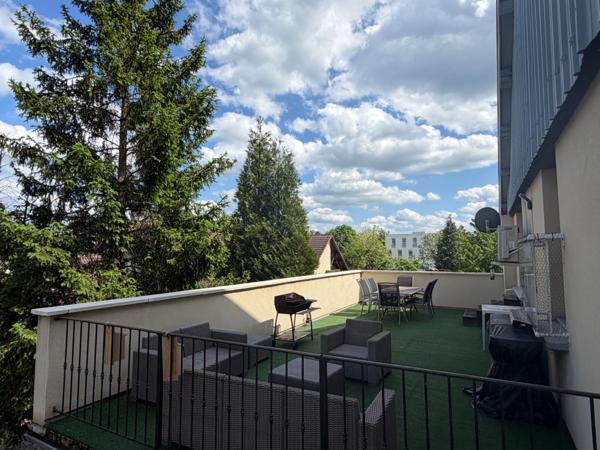 LOFT CONTEMPORAIN,  160m2, 4 CHAMBRES - TERRASSE, JARDIN AVEC PISCINE ET GARAGE