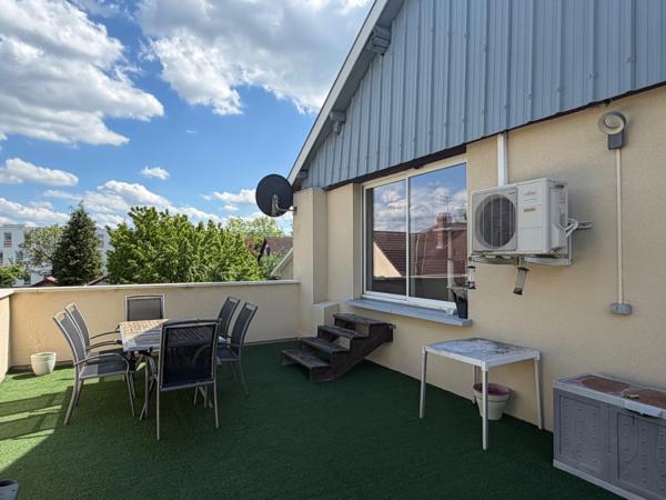 LOFT CONTEMPORAIN,  160m2, 4 CHAMBRES - TERRASSE, JARDIN AVEC PISCINE ET GARAGE