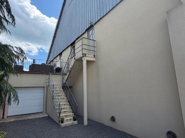 LOFT CONTEMPORAIN,  160m2, 4 CHAMBRES - TERRASSE, JARDIN AVEC PISCINE ET GARAGE