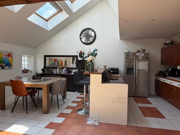 LOFT CONTEMPORAIN,  160m2, 4 CHAMBRES - TERRASSE, JARDIN AVEC PISCINE ET GARAGE