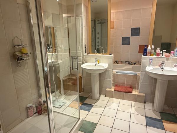 LOFT CONTEMPORAIN,  160m2, 4 CHAMBRES - TERRASSE, JARDIN AVEC PISCINE ET GARAGE