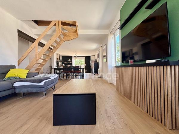 POUSSAN(34), À VENDRE MAISON RÉNOVÉE P4, SURFACE TOTALE 168 m2, TERRAIN 552 m2, GARAGE, PISCINE, SECTEUR CALME