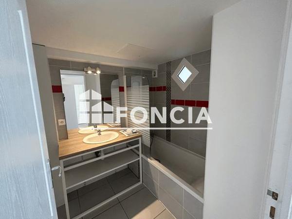 Location Appartement 3 pièces 72 m² - 32A RUE JULES VERNES Challans 85300