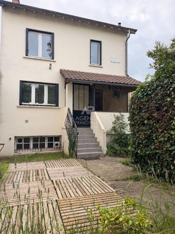 Maison individuelle 140 m² 5 pièces avec jardin - secteur Lycée International Saint Germain en Laye Loyer 3 200 €/mois **  - Référence  18386