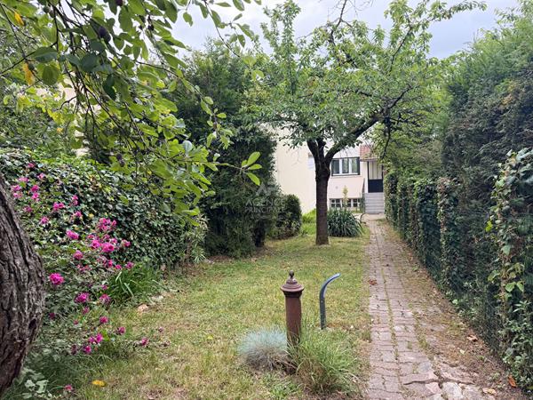 Maison individuelle 140 m² 5 pièces avec jardin - secteur Lycée International Saint Germain en Laye Loyer 3 200 €/mois **  - Référence  18386