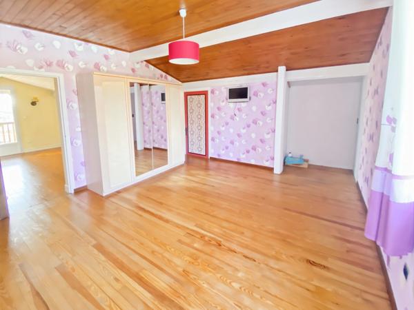 Dpt Landes (40), à vendre AIRE SUR L'ADOUR Maison landaise T5 de 130 m² habitables + 2 garages + terrasses et grande piscine sur 5209 m² de terrain, au calme