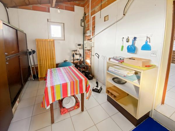 Dpt Landes (40), à vendre AIRE SUR L'ADOUR Maison landaise T5 de 130 m² habitables + 2 garages + terrasses et grande piscine sur 5209 m² de terrain, au calme