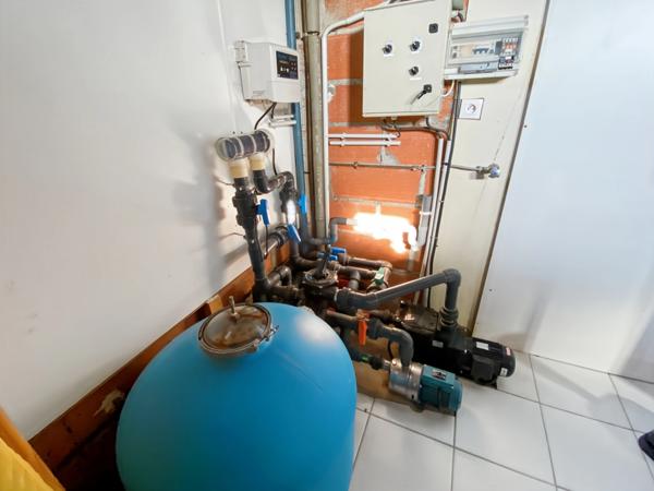 Dpt Landes (40), à vendre AIRE SUR L'ADOUR Maison landaise T5 de 130 m² habitables + 2 garages + terrasses et grande piscine sur 5209 m² de terrain, au calme