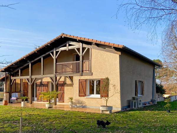 Dpt Landes (40), à vendre AIRE SUR L'ADOUR Maison landaise T5 de 130 m² habitables + 2 garages + terrasses et grande piscine sur 5209 m² de terrain, au calme
