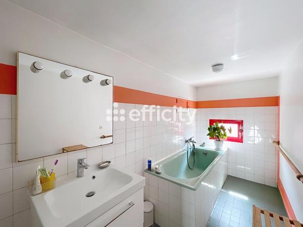 Maison
         5 pièces
        - 114 m² Exclusivité 459 000 € *