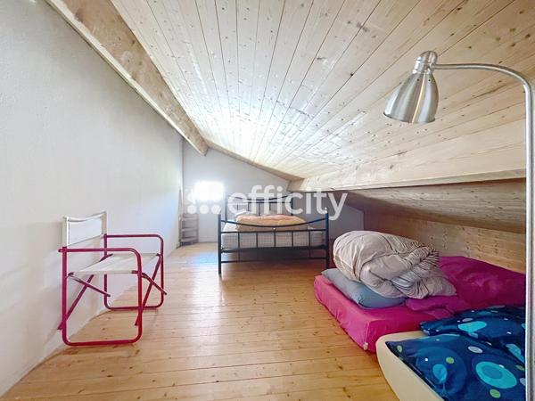 Maison
         5 pièces
        - 114 m² Exclusivité 459 000 € *